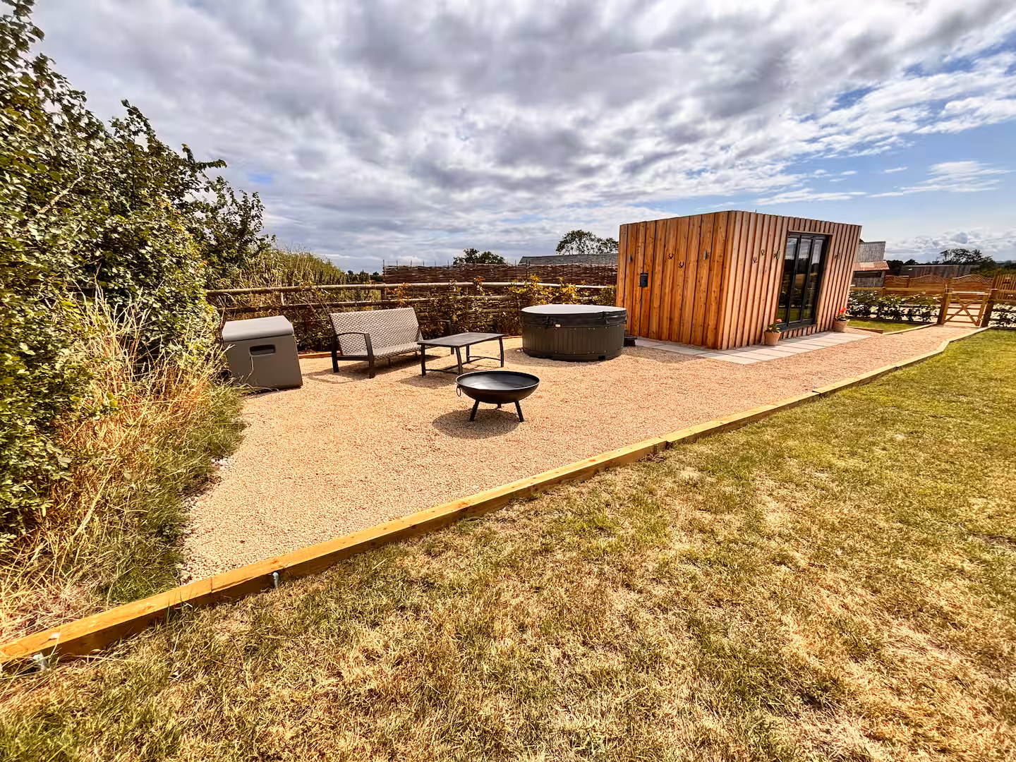 Luxury shepherd hut in Derbyshire – The Willows Hut exterior