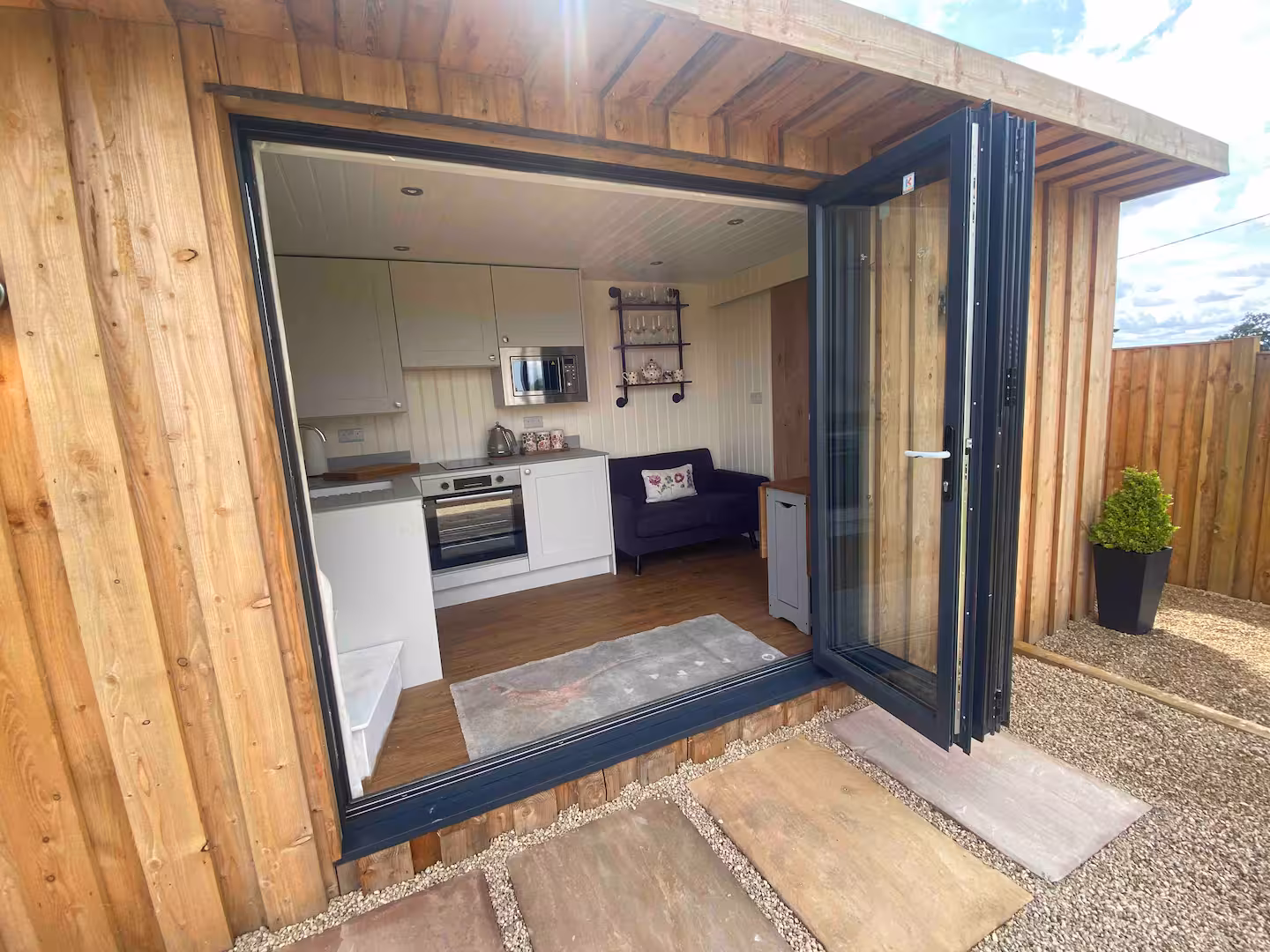 The Oaks Hut – luxury shepherd hut in Derbyshire