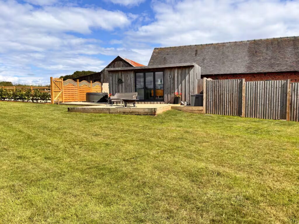 Luxury shepherd hut in Derbyshire – The Oaks Hut