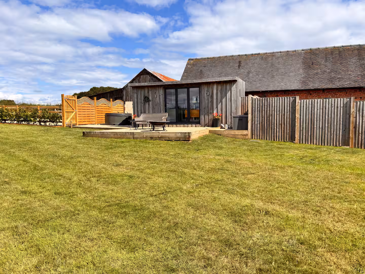 Luxury shepherd hut in Derbyshire – The Oaks Hut